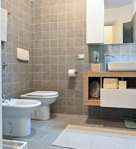 Borgovico48 Your Quiet Close To Train Center And Stadium Appartement